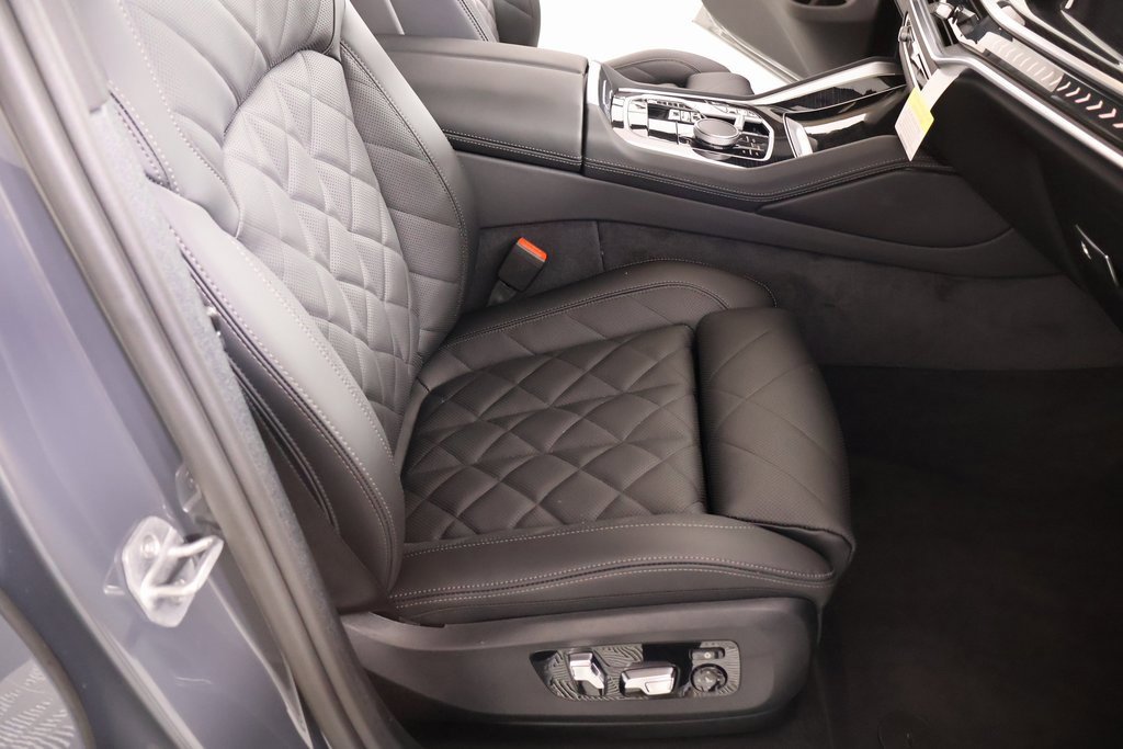 New 2026 BMW X6 xDrive40i w/ Climate Comfort Package image 14