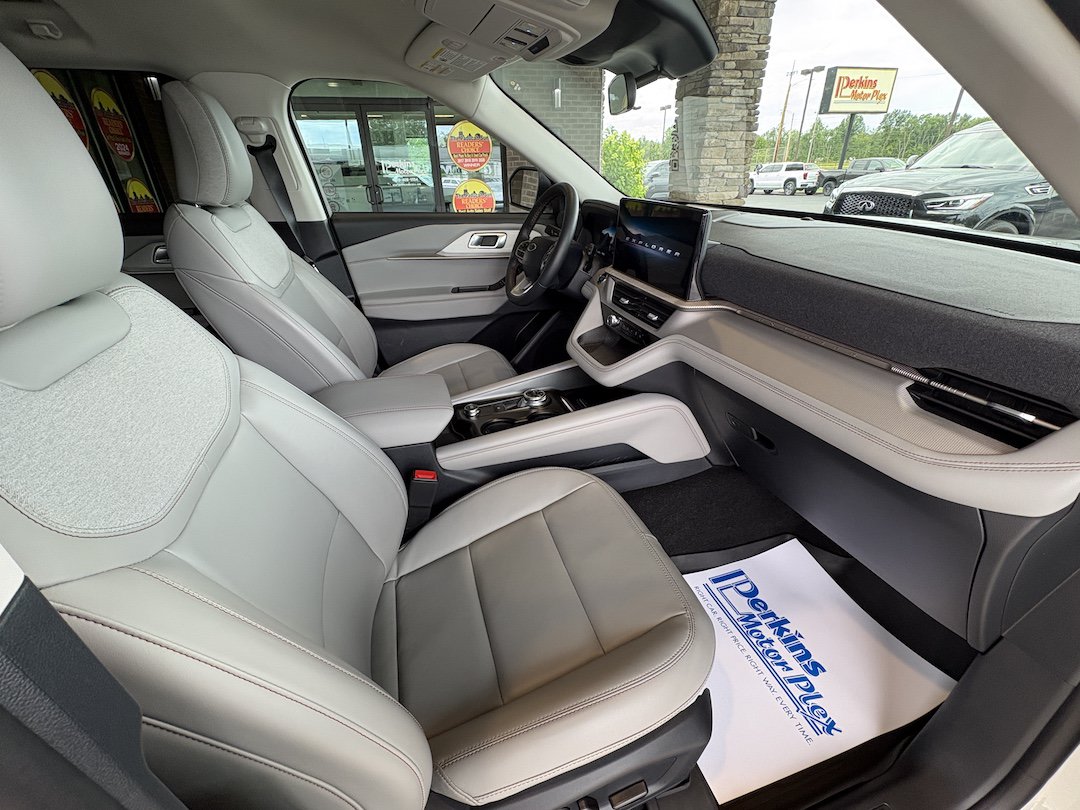 Used 2025 Ford Explorer Active w/ Active Comfort Package AWD/4WD image 28