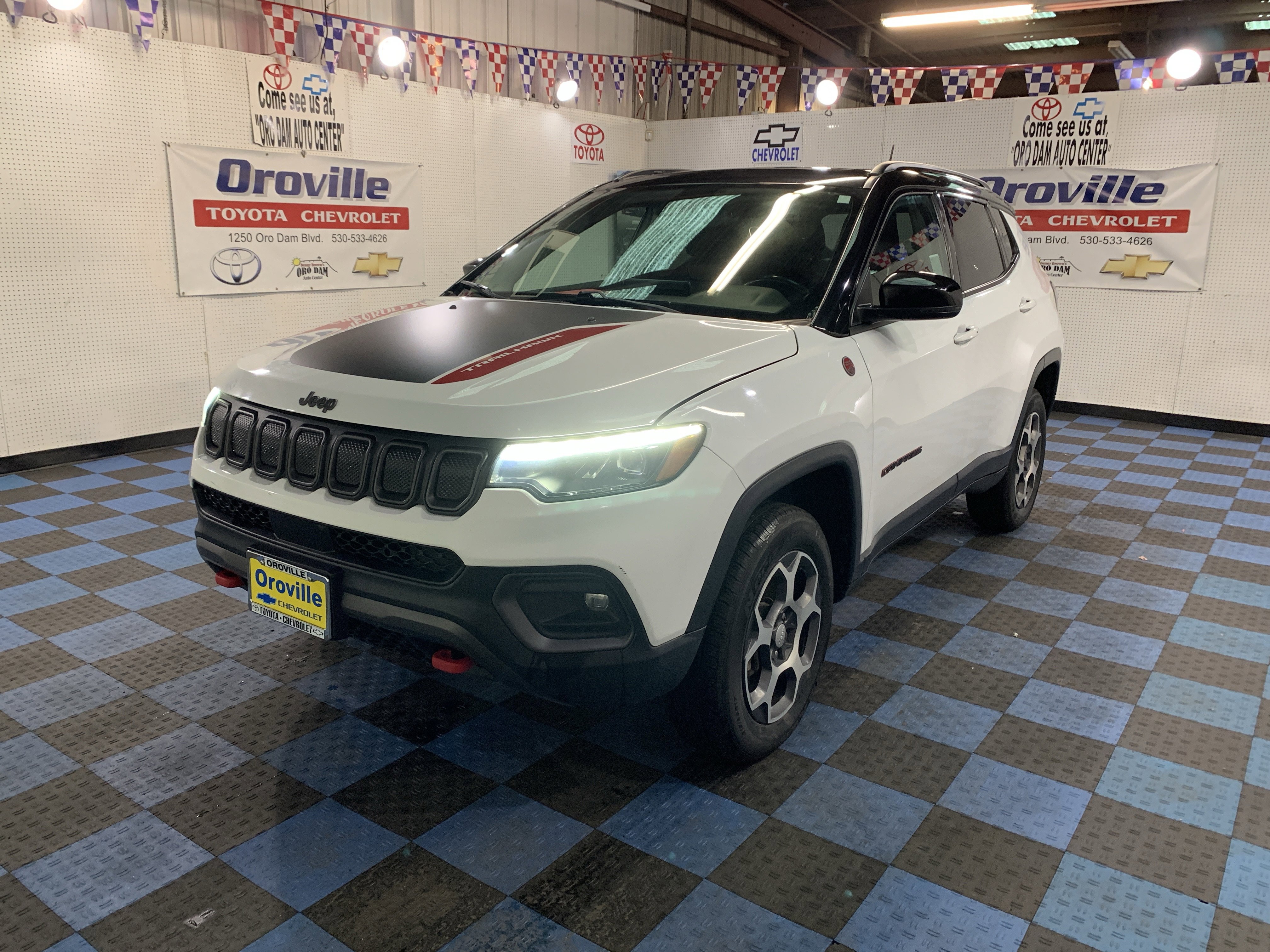Used 2022 Jeep Compass Trailhawk w/ Trailhawk Elite Group image 2