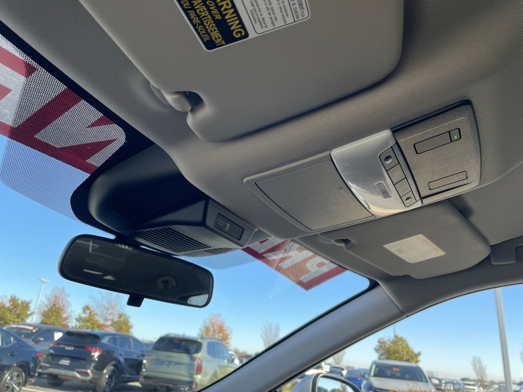 Used 2023 Nissan Rogue SV image 21