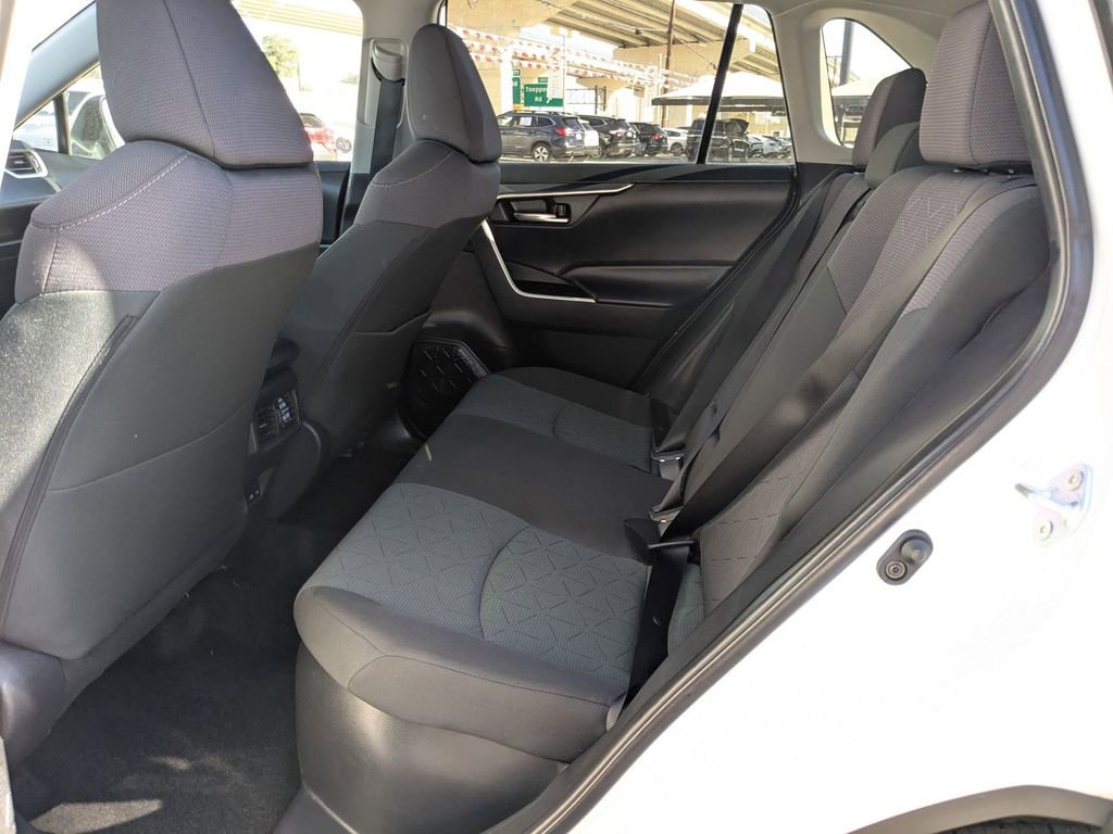 Used 2025 Toyota RAV4 XLE image 24