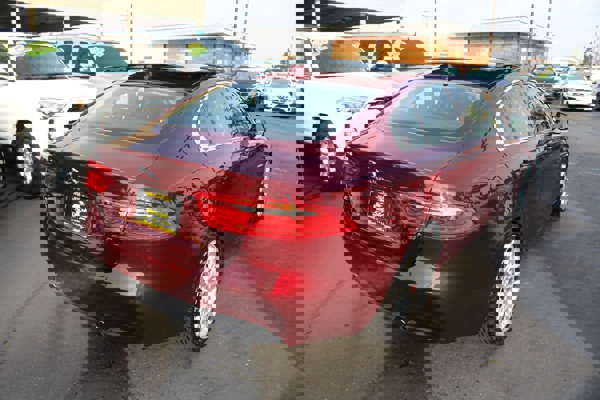 Used 2017 Jaguar XE Prestige image 7