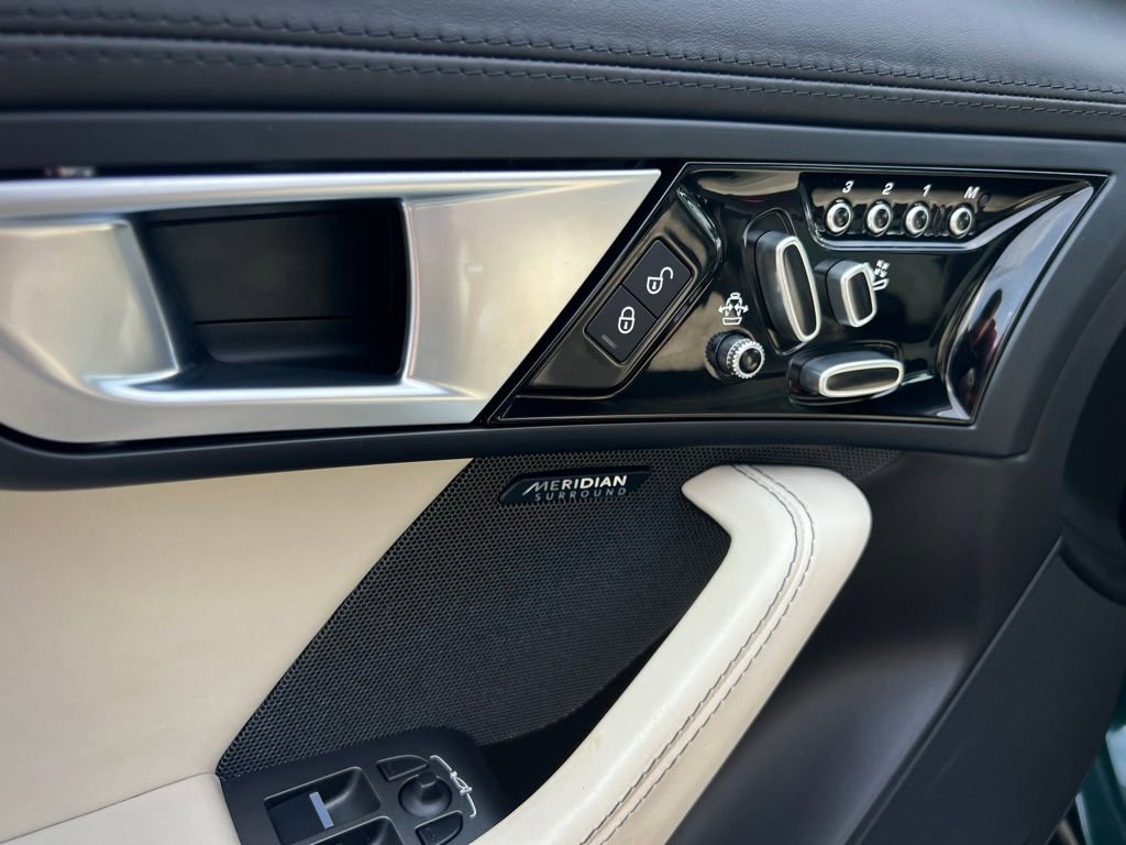 Used 2016 Jaguar F-TYPE Coupe image 31