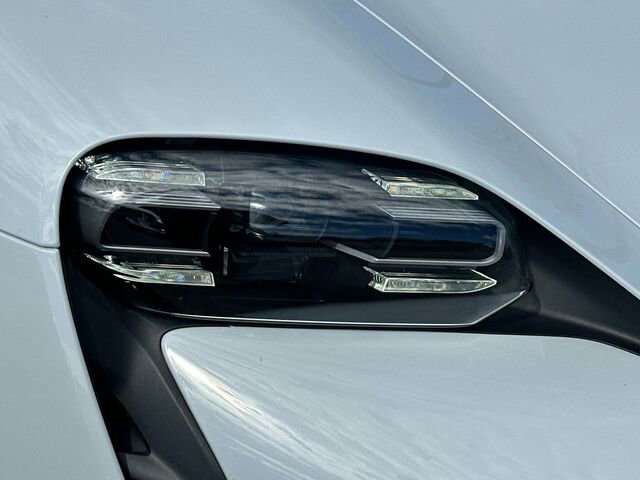 Used 2023 Porsche Taycan image 32
