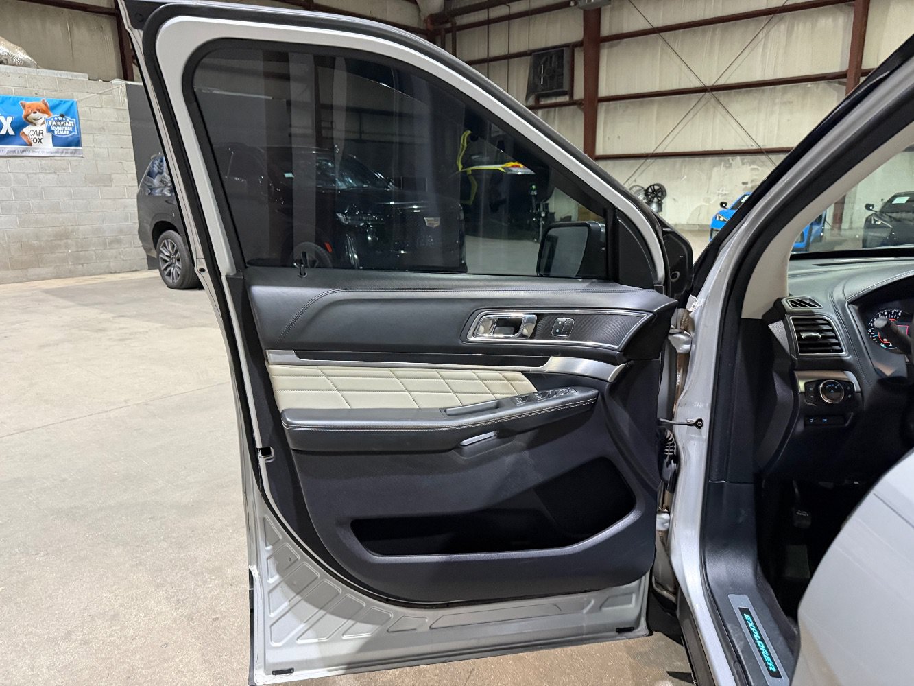 Used 2019 Ford Explorer Platinum AWD/4WD image 11