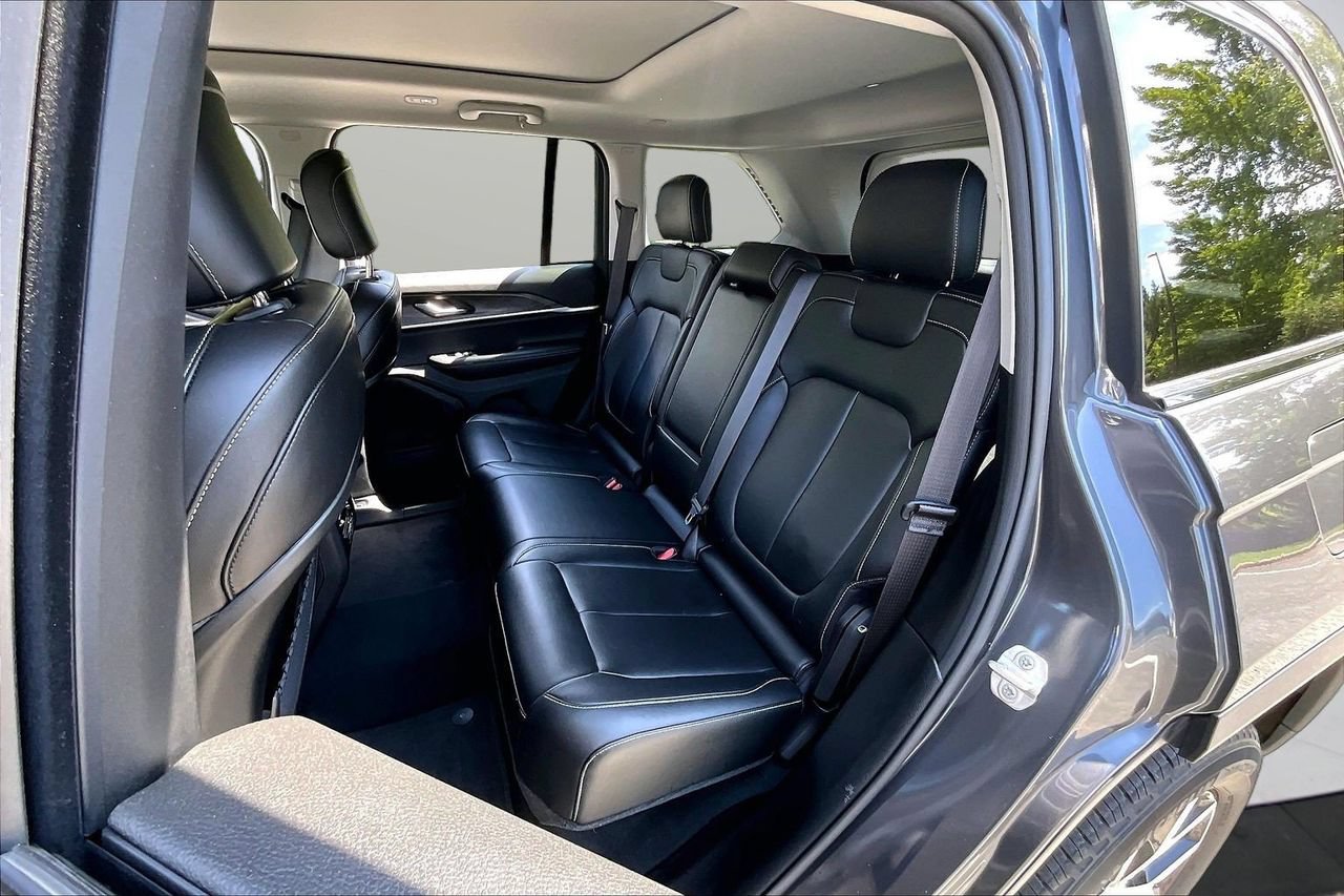 Certified 2023 Jeep Grand Cherokee Limited AWD/4WD image 22
