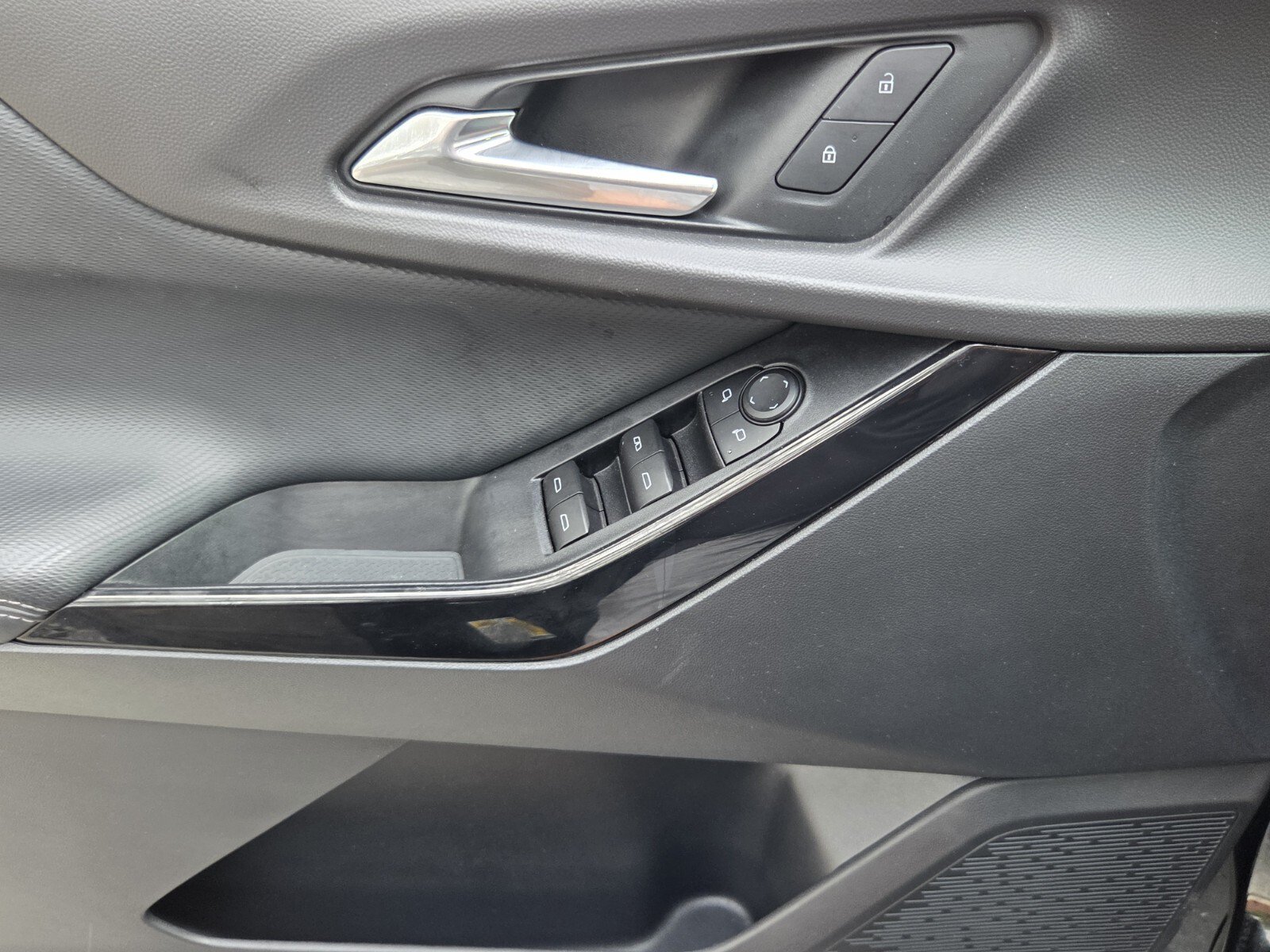 Certified 2025 Chevrolet Equinox LT FWD image 35