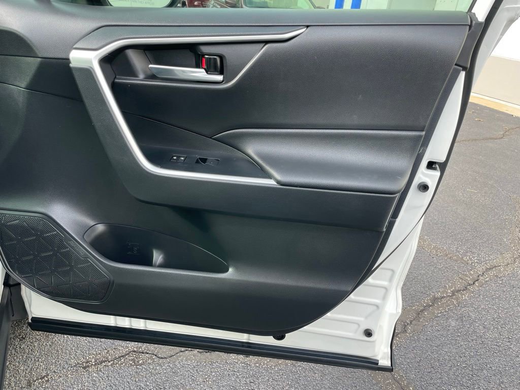 Used 2021 Toyota RAV4 XLE image 28