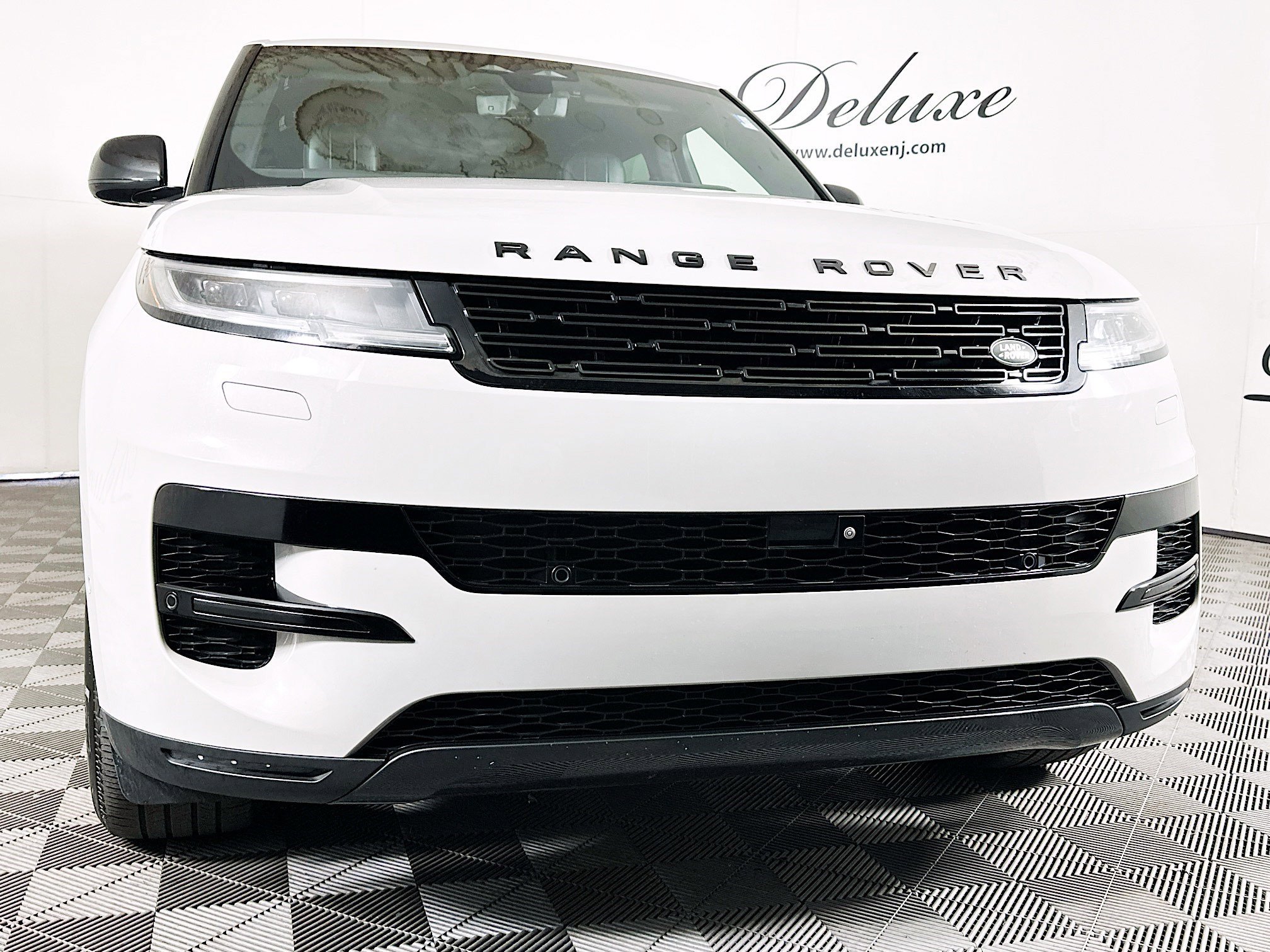 Used 2025 Land Rover Range Rover Sport SE AWD/4WD image 31