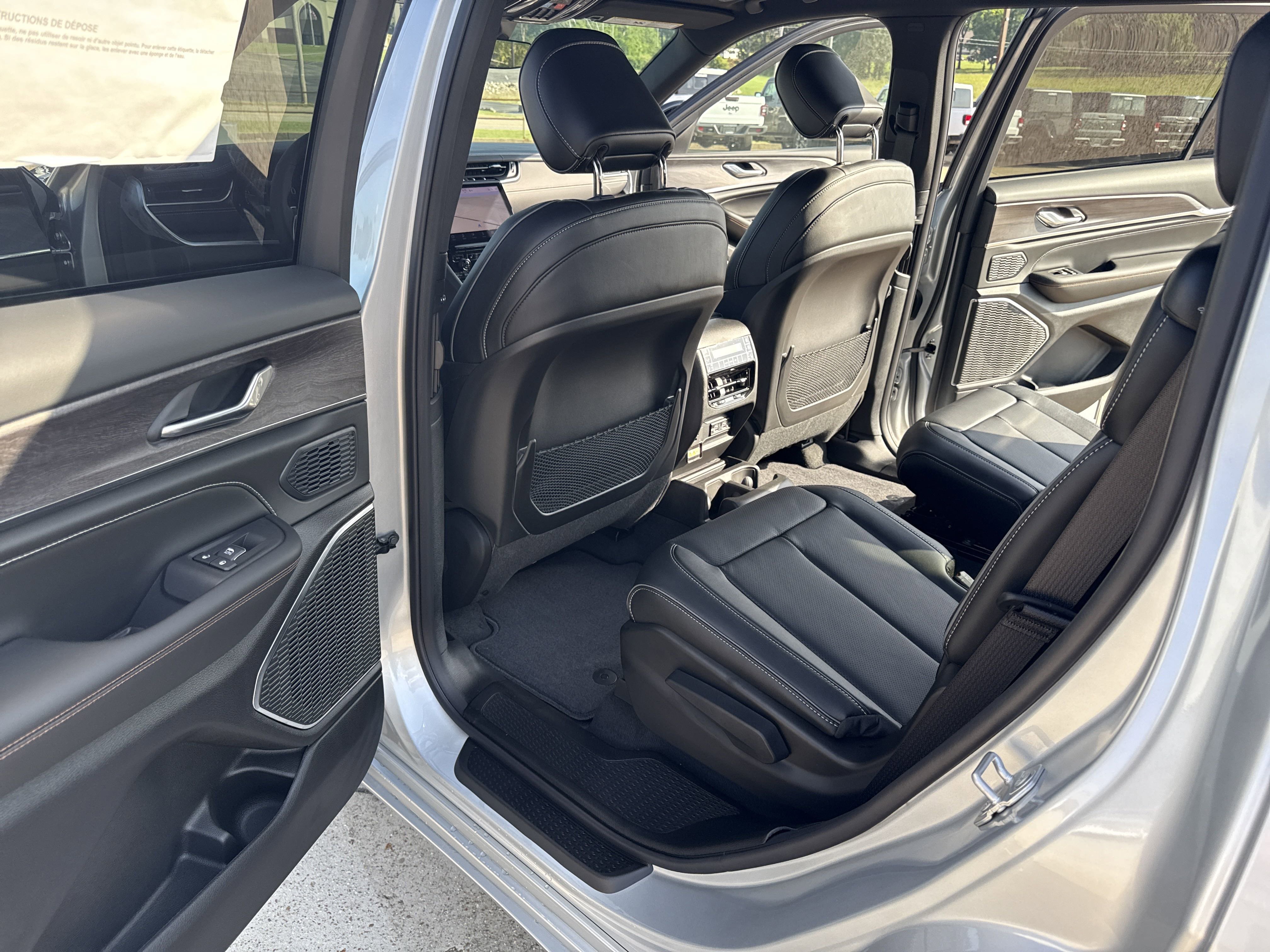 New 2025 Jeep Grand Cherokee L Overland w/ Trailer Tow Package image 25