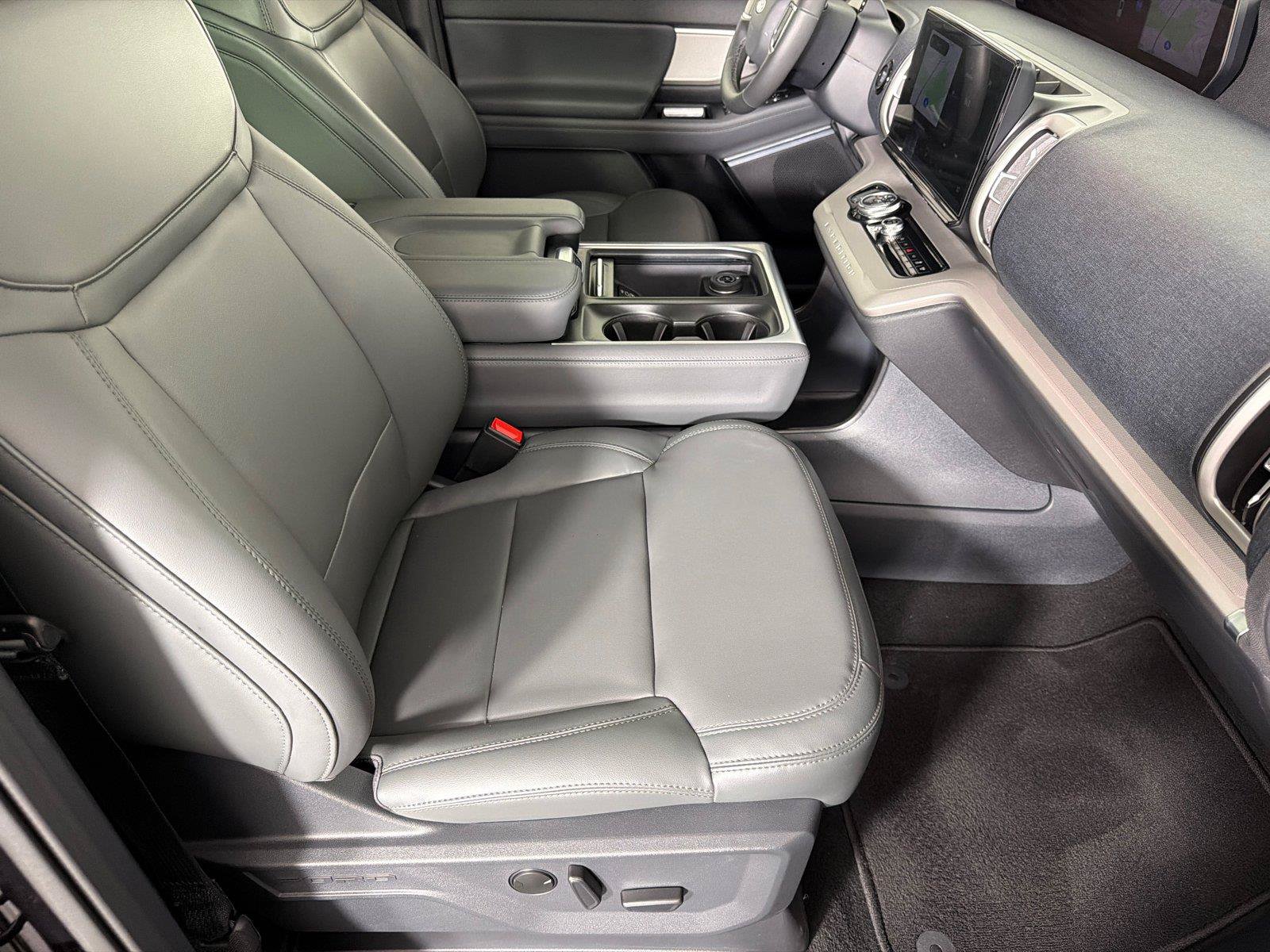 Used 2026 Ford Expedition Active RWD image 13