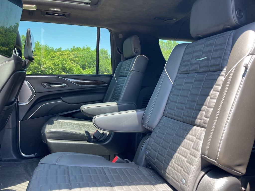 Used 2024 Cadillac Escalade ESV Sport Platinum w/ LPO, ONYX Package AWD/4WD image 8