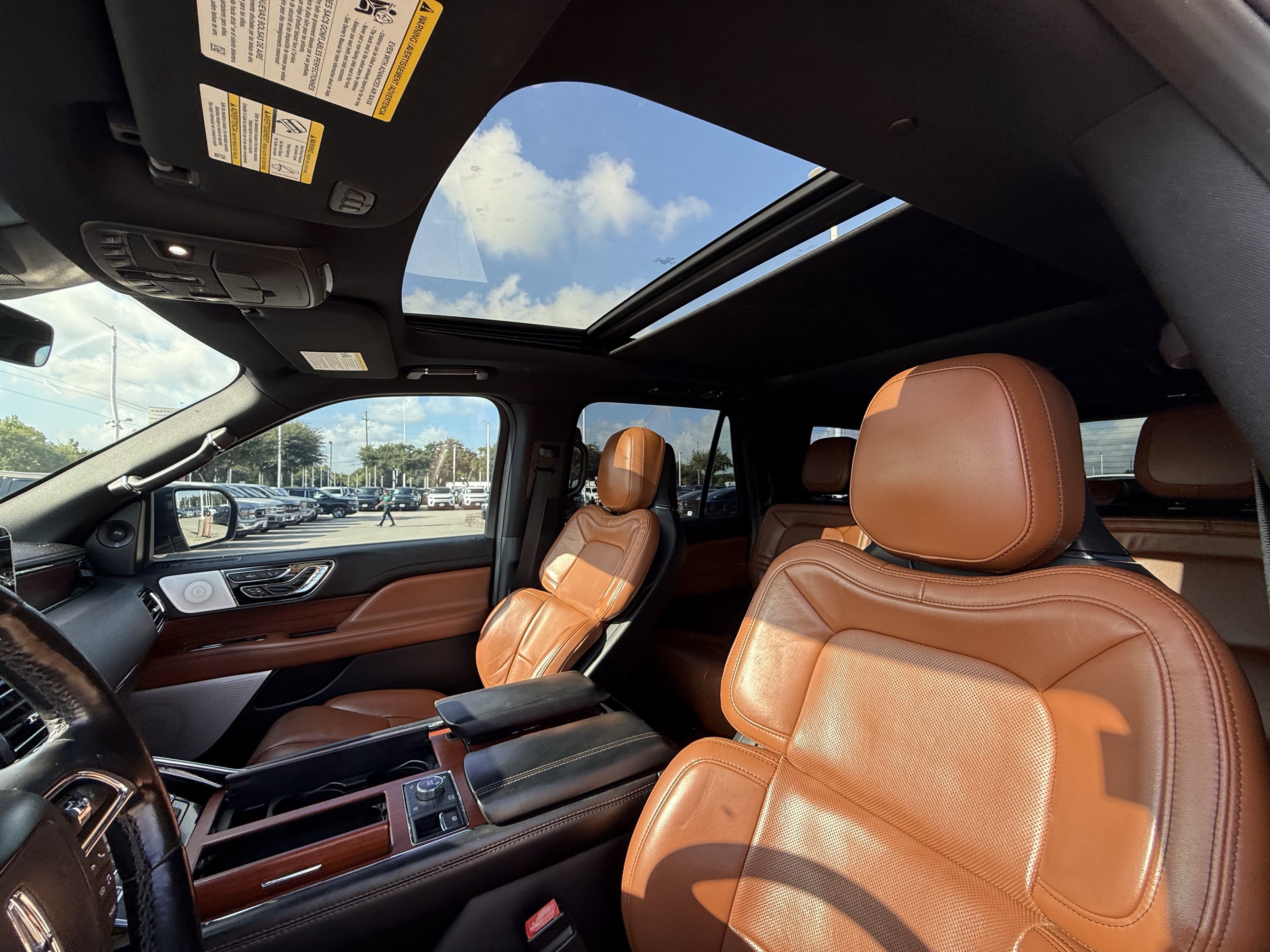 Used 2021 Lincoln Navigator Reserve w/ Luxury Package RWD image 28