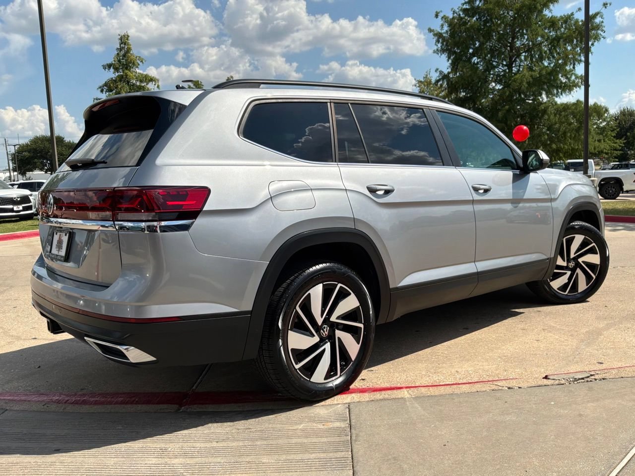 Used 2026 Volkswagen Atlas SE FWD image 6