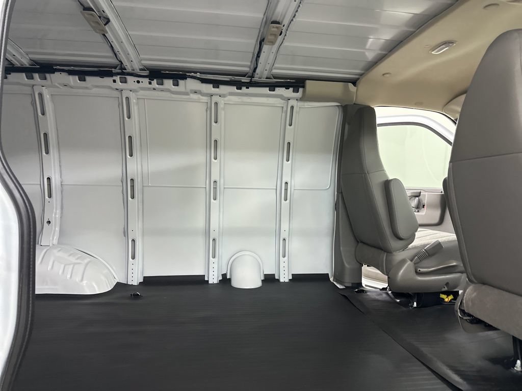 New 2026 GMC Savana 2500 w/ Driver Convenience Package RWD image 22