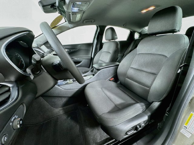 Used 2020 Chevrolet Malibu LT FWD image 11