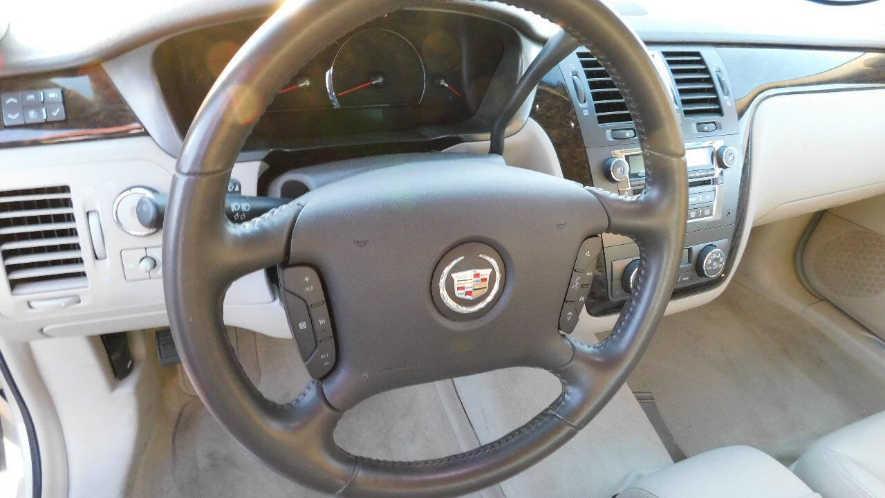 Used 2011 Cadillac DTS FWD image 42