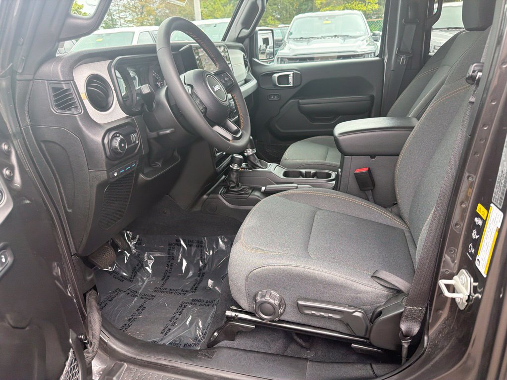 Used 2024 Jeep Wrangler Unlimited w/ Convenience Group AWD/4WD image 13