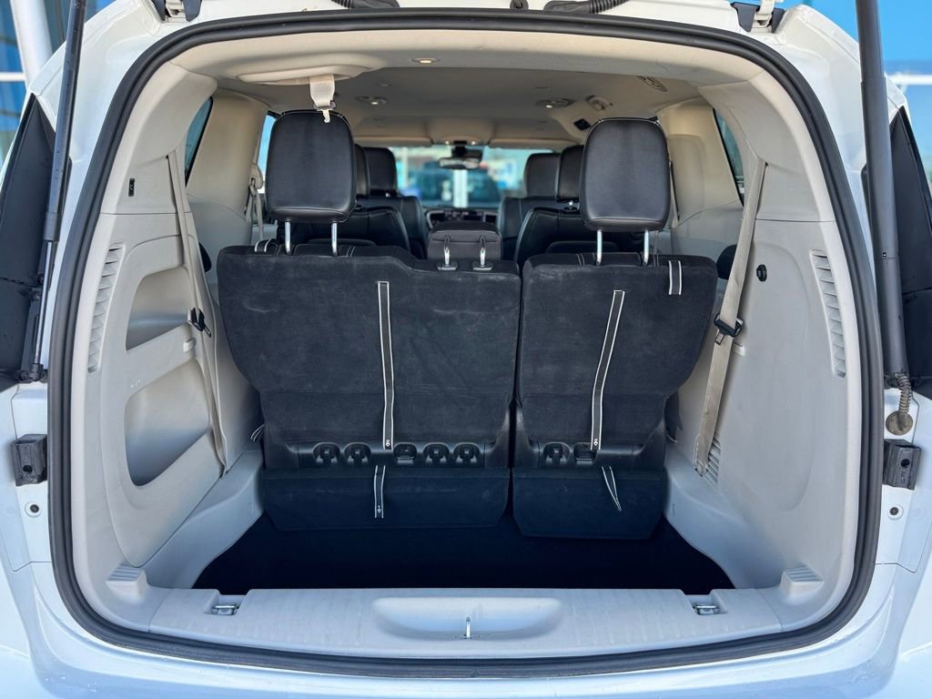 Used 2023 Chrysler Pacifica Touring-L image 30