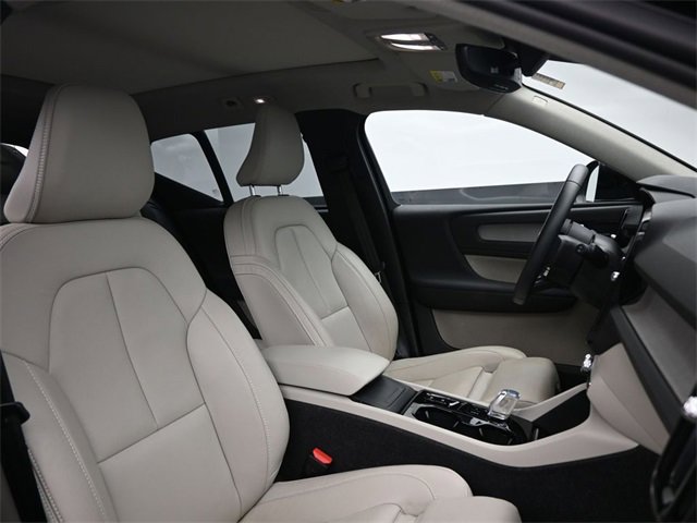 Used 2024 Volvo XC40 B5 Plus w/ Protection Package Premier image 34