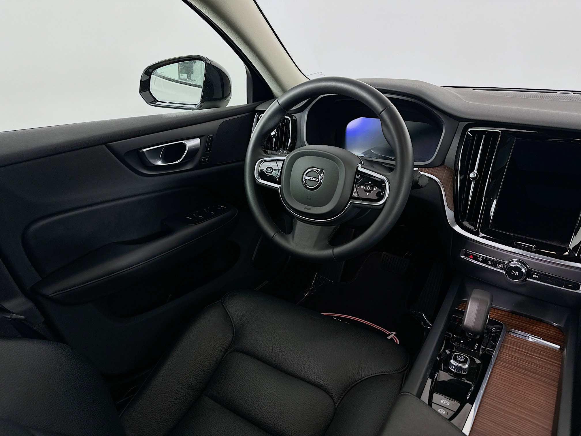 Used 2024 Volvo S60 B5 Plus image 34