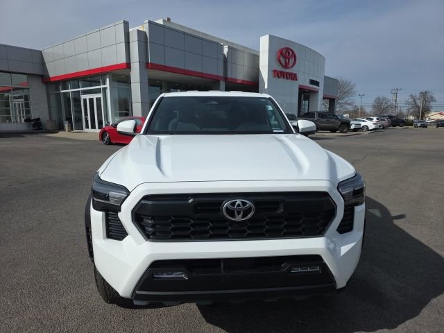 Certified 2024 Toyota Tacoma TRD Off-Road image 2