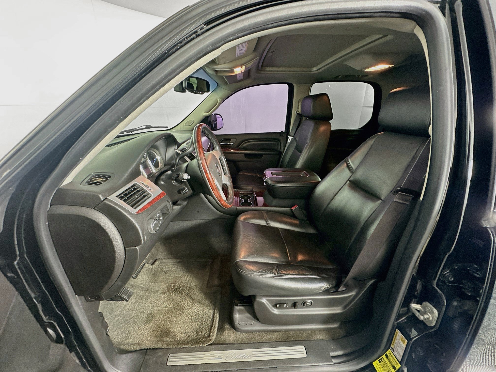 Used 2014 Cadillac Escalade Luxury RWD image 13