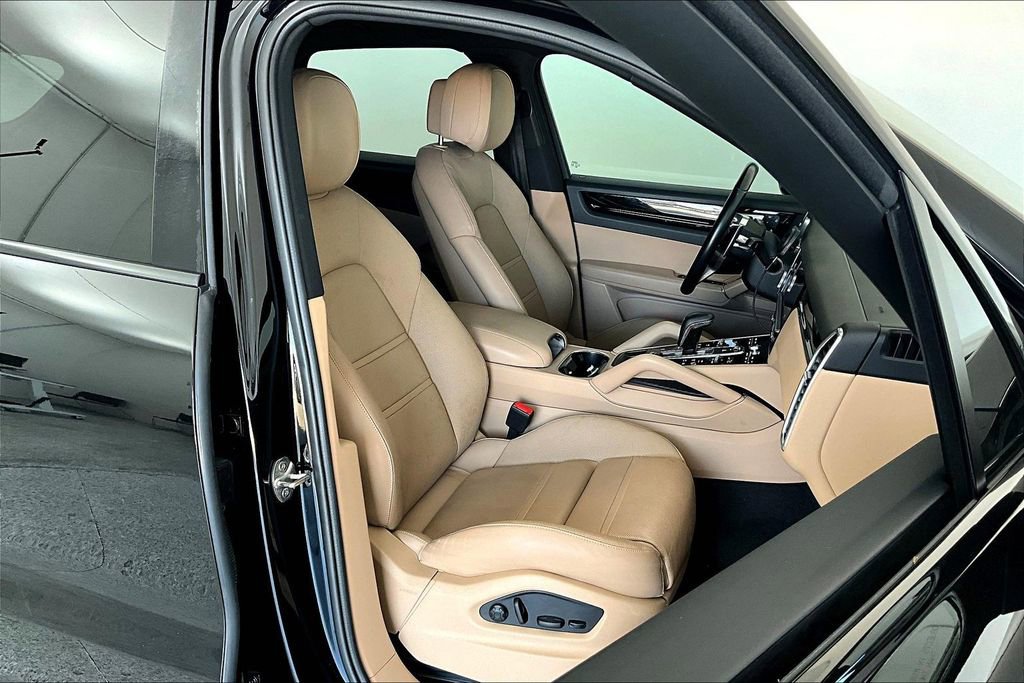 Used 2022 Porsche Cayenne image 11