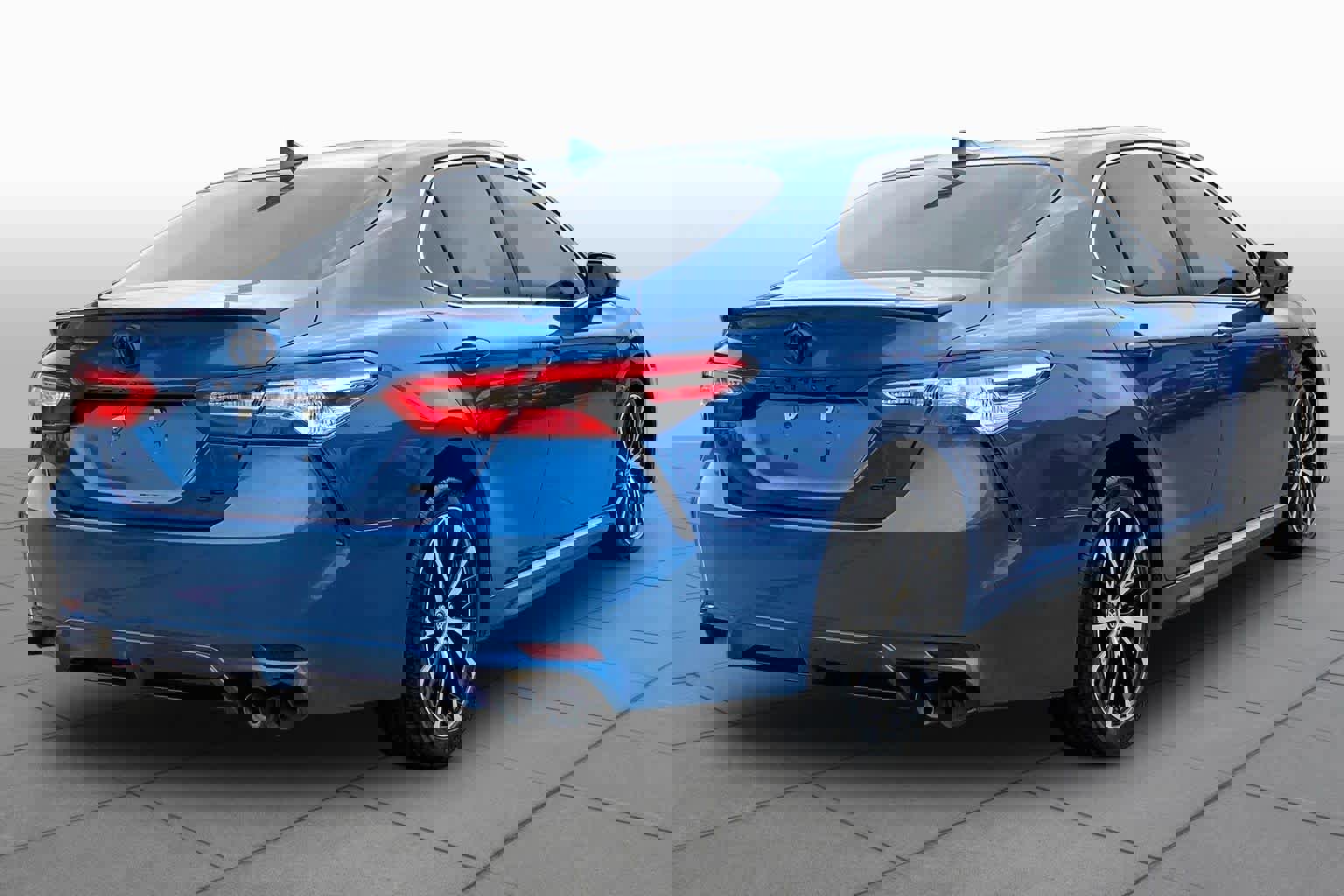 Used 2020 Toyota Camry SE w/ Convenience Package image 13