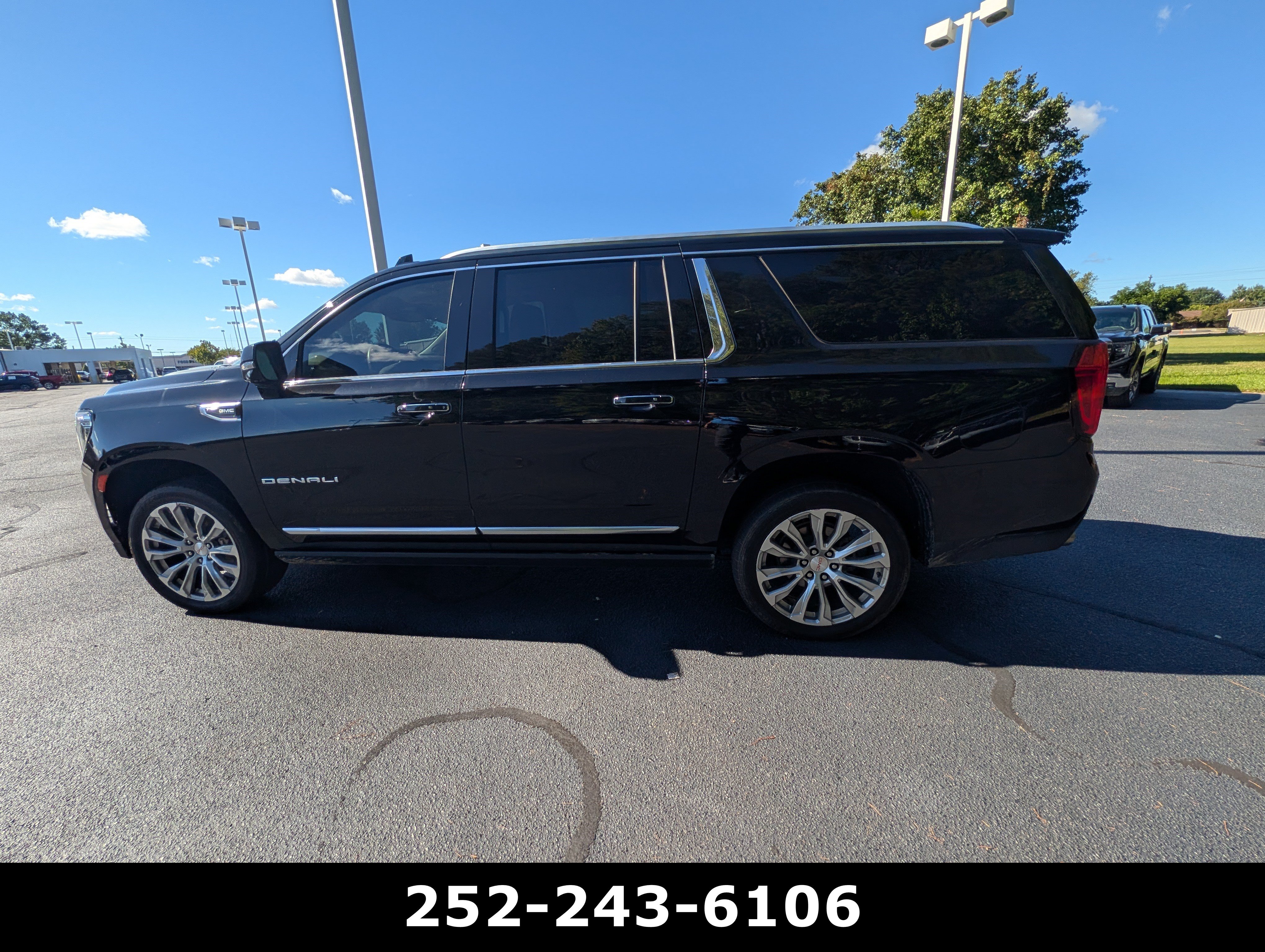 Used 2023 GMC Yukon XL Denali AWD/4WD image 8
