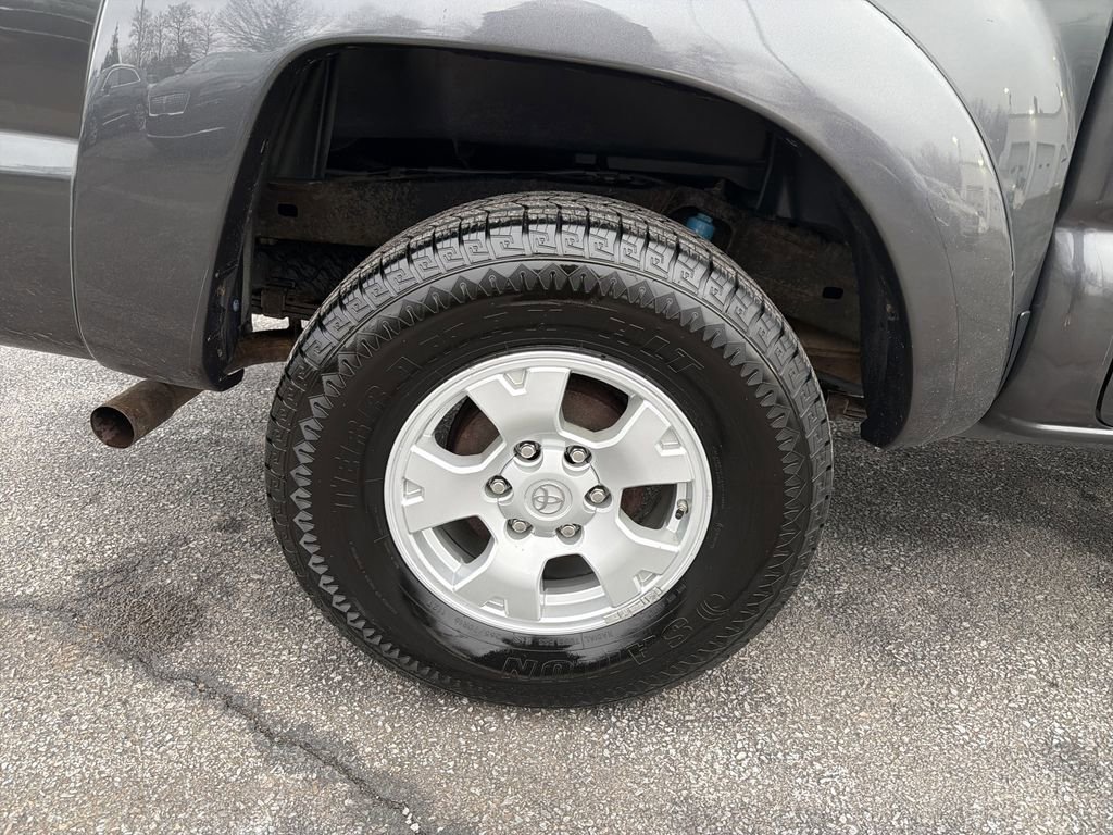 Used 2015 Toyota Tacoma 4x4 Double Cab w/ TRD Off-Road Package image 32