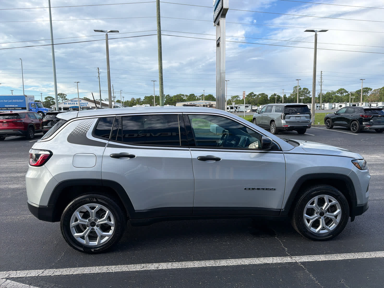 Used 2025 Jeep Compass Sport w/ Mopar Graphics Package AWD/4WD image 6