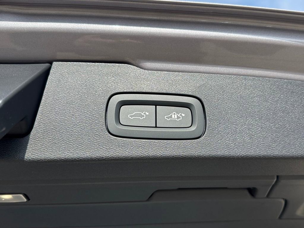 New 2026 Volvo V60 B5 Cross Country Plus w/ Climate Package image 6