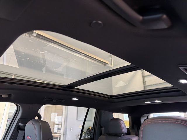 Used 2025 Chevrolet Traverse Z71 w/ Enhanced Driving Package image 2