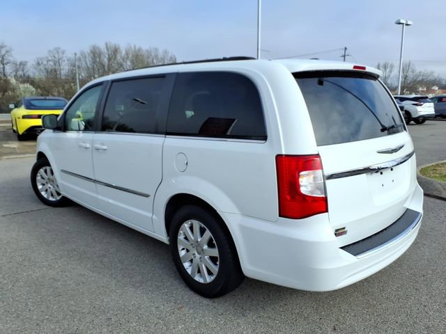 Used 2015 Chrysler Town & Country Touring image 17