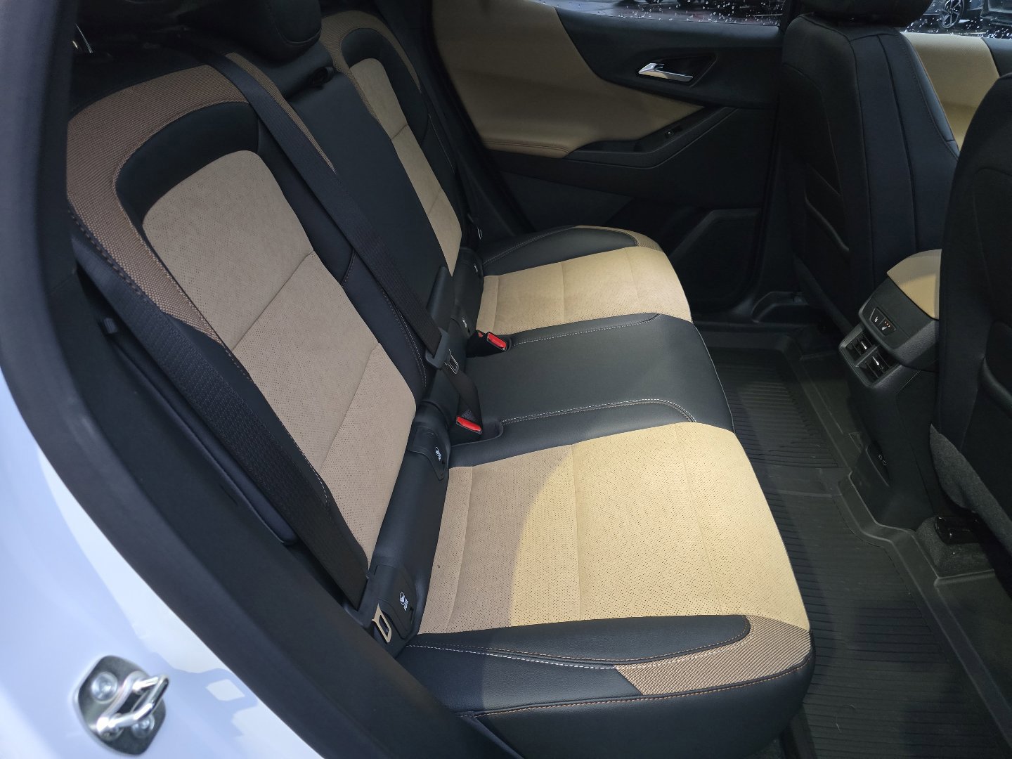 New 2026 Chevrolet Equinox ACTIV w/ Convenience Package III image 13