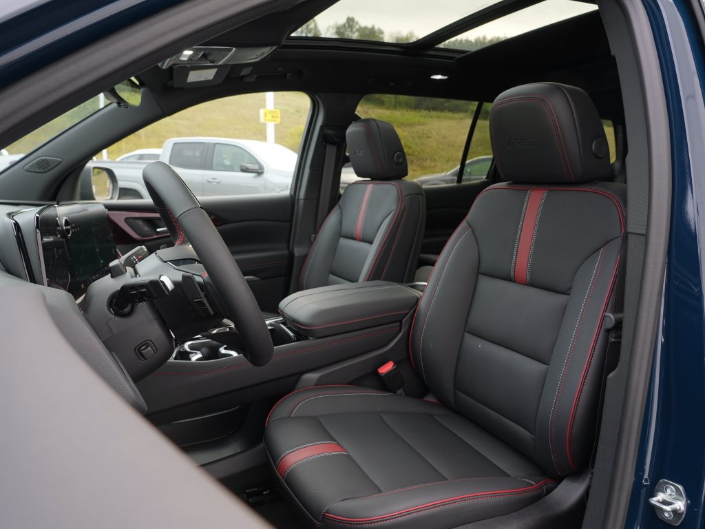 New 2027 Chevrolet Traverse RS w/ LPO, Floor Liner Package AWD/4WD image 9