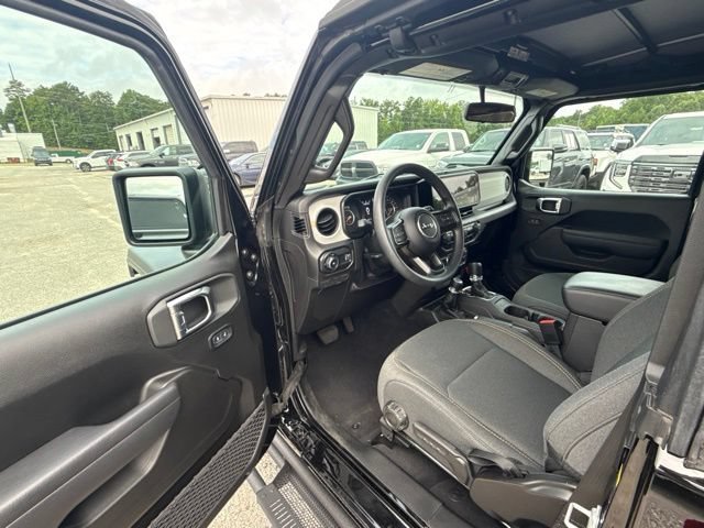 Used 2025 Jeep Wrangler Sport AWD/4WD image 17