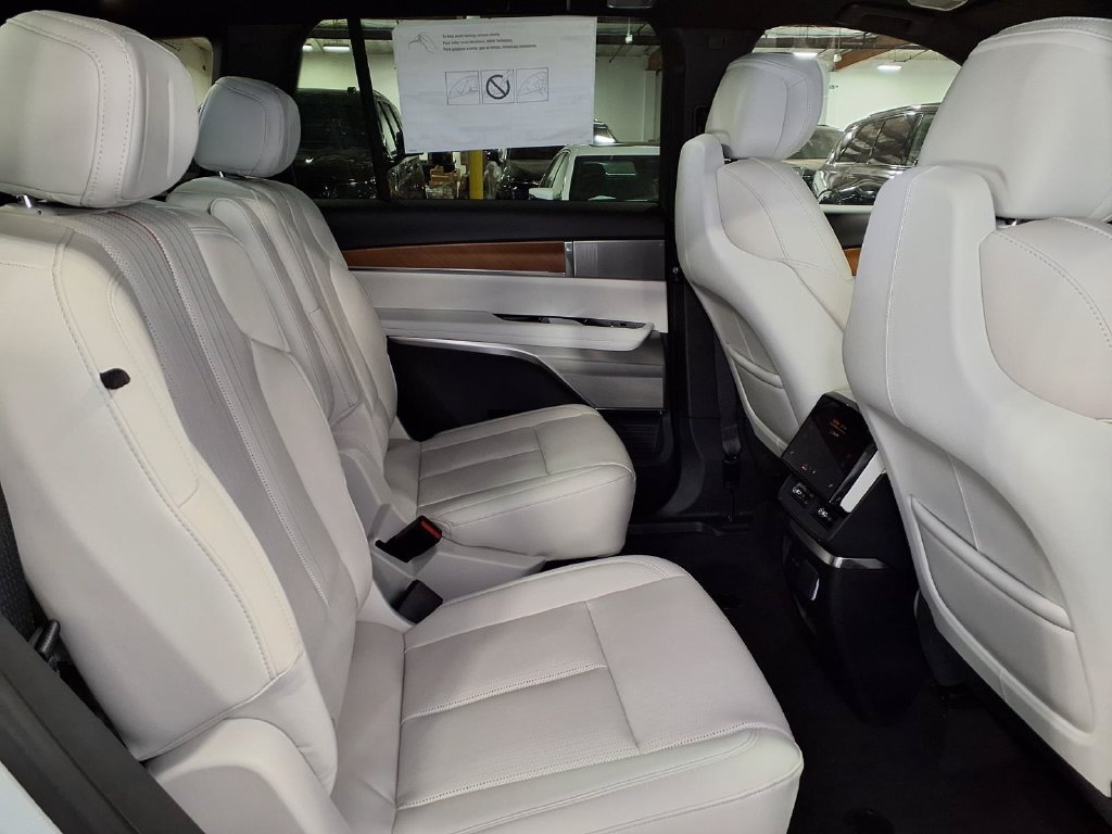 New 2027 Cadillac Vistiq Luxury AWD/4WD image 6