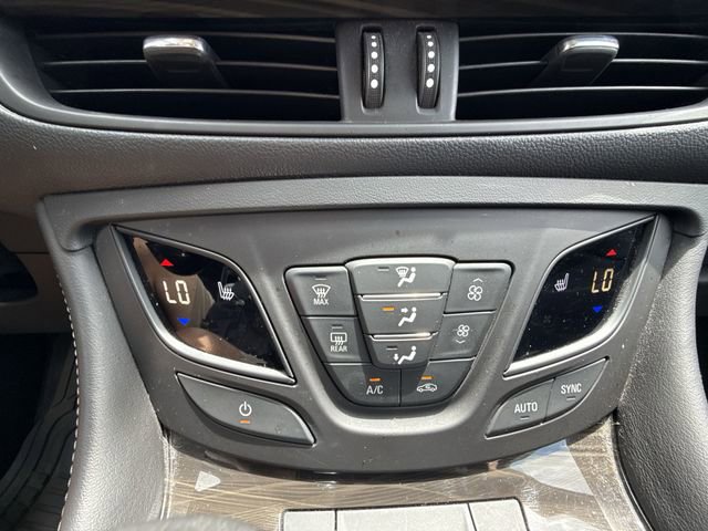 Used 2019 Buick Envision Essence FWD image 19