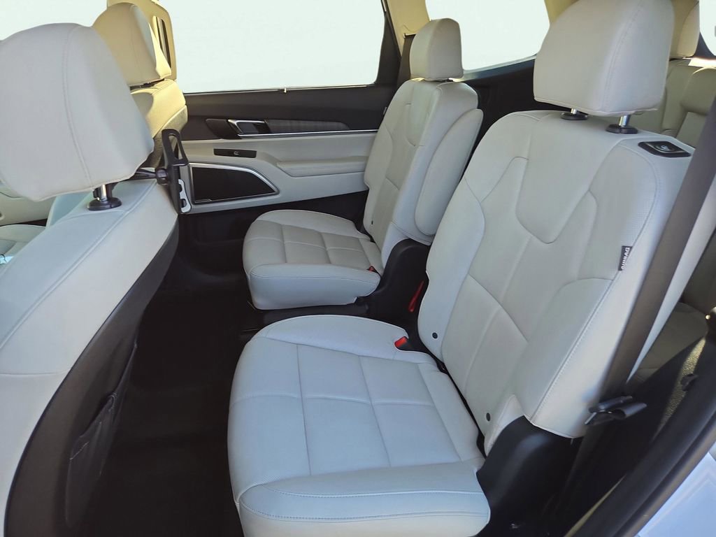 Used 2023 Kia Telluride EX w/ EX Captain's Chair Package image 20