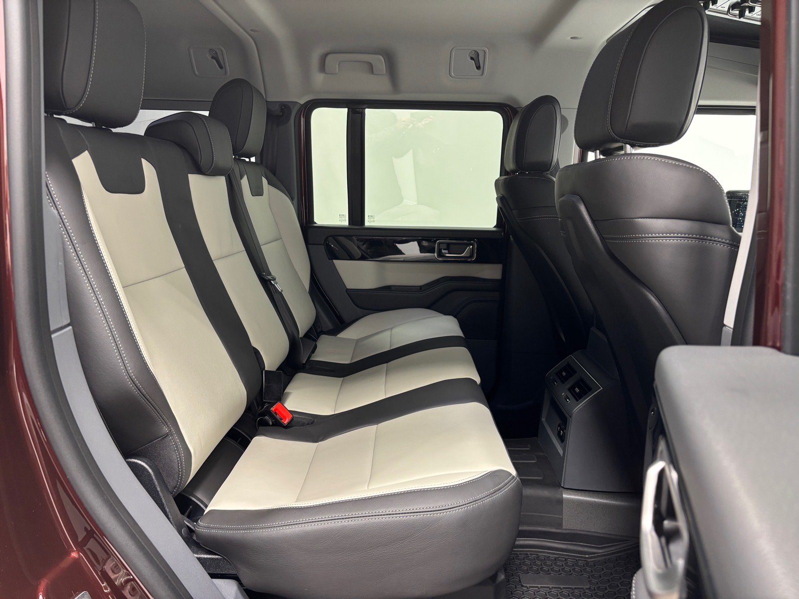 Used 2025 INEOS Grenadier Station Wagon AWD/4WD image 36