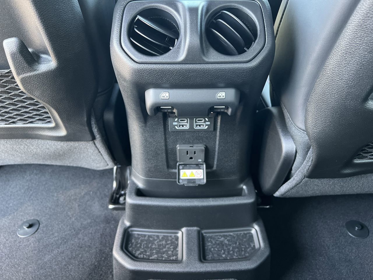 Used 2025 Jeep Wrangler Unlimited Rubicon image 28