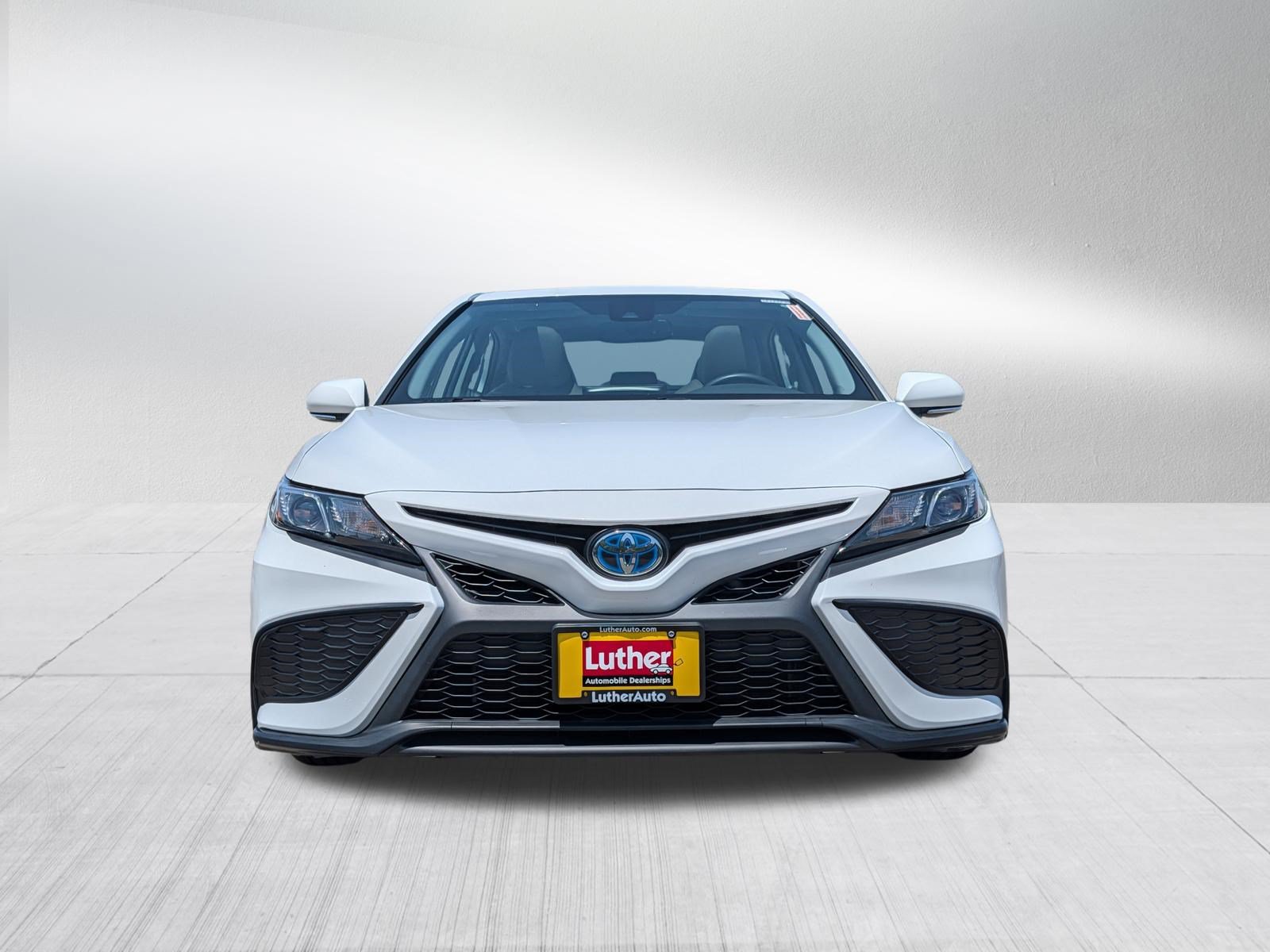 Used 2022 Toyota Camry SE w/ Audio Upgrade Package FWD image 2