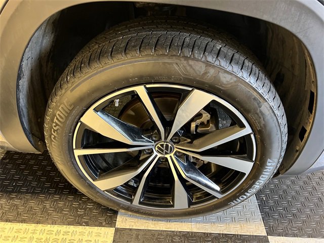 Certified 2024 Volkswagen Atlas SEL Premium R-Line image 10