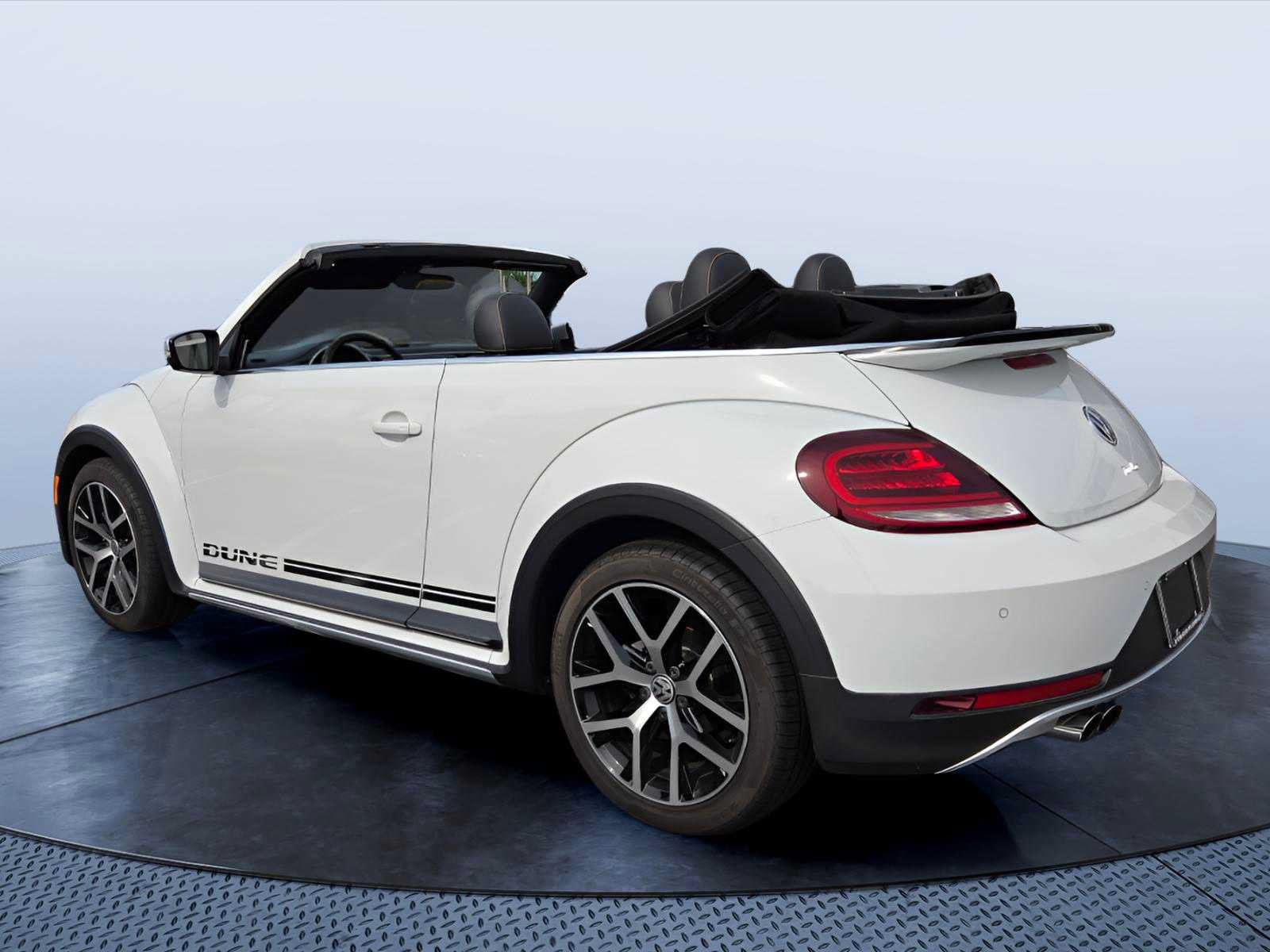 Used 2018 Volkswagen Beetle 2.0T Dune FWD image 5