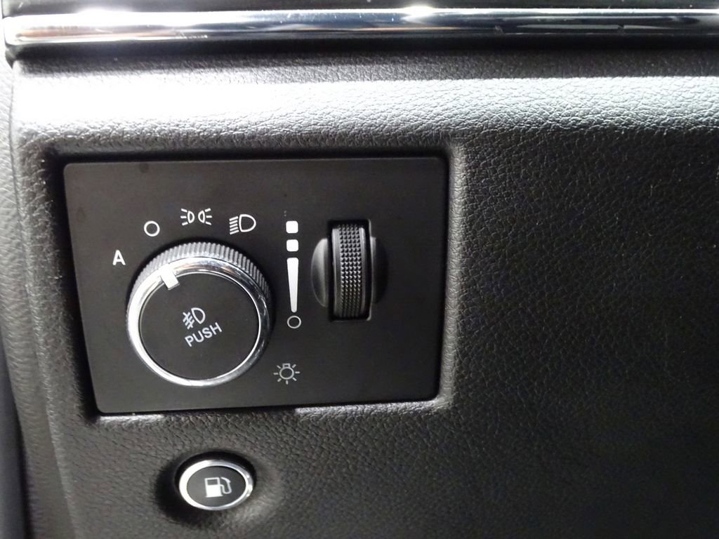 Used 2019 Jeep Grand Cherokee Limited image 20