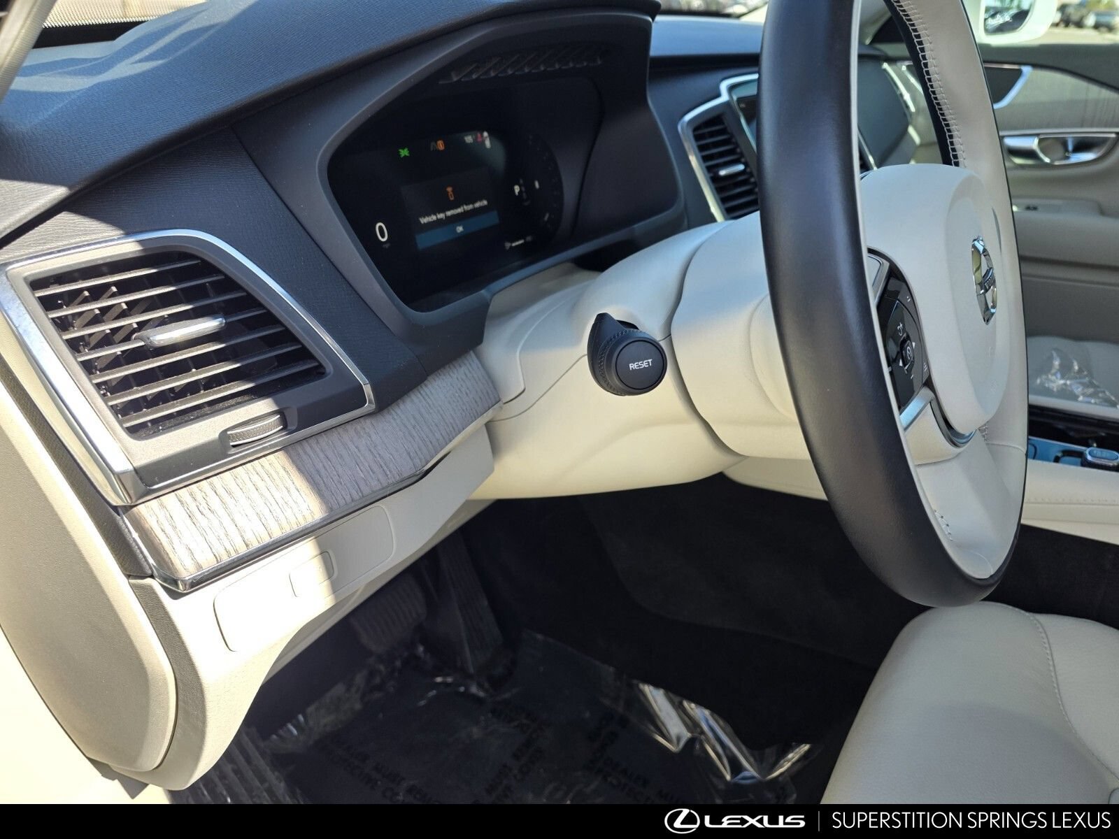 Used 2024 Volvo XC90 B6 Core w/ Protection Package Premier AWD/4WD image 16