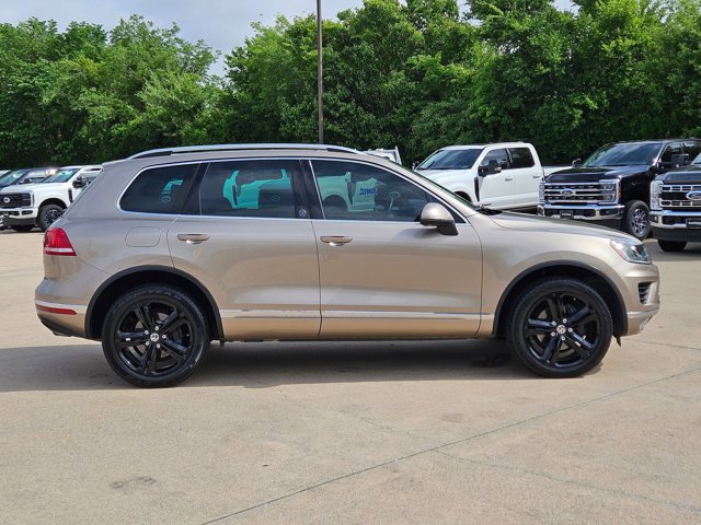 Used 2017 Volkswagen Touareg Wolfsburg Edition image 4