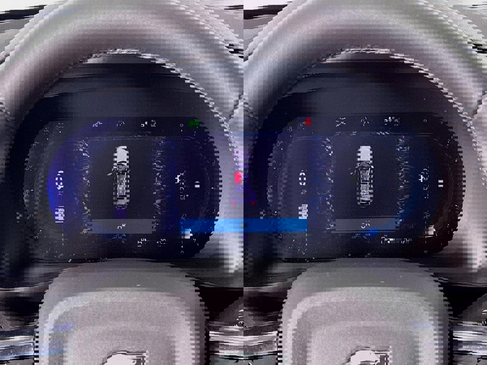 Used 2023 Volvo XC40 B4 Plus w/ Driver Assist Package image 14